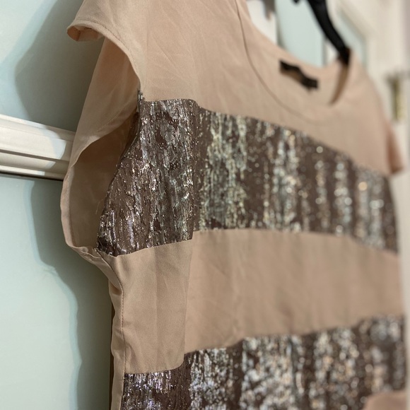 🌸 3 for $15 🌸 Pink/Champagne Striped Blouse - Picture 2 of 5